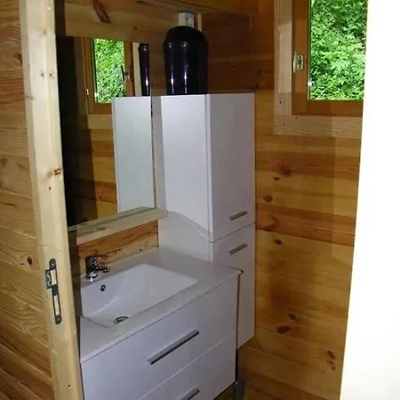 Camping Familial 3 Etoiles Avec Piscine - Animaux Acceptes
